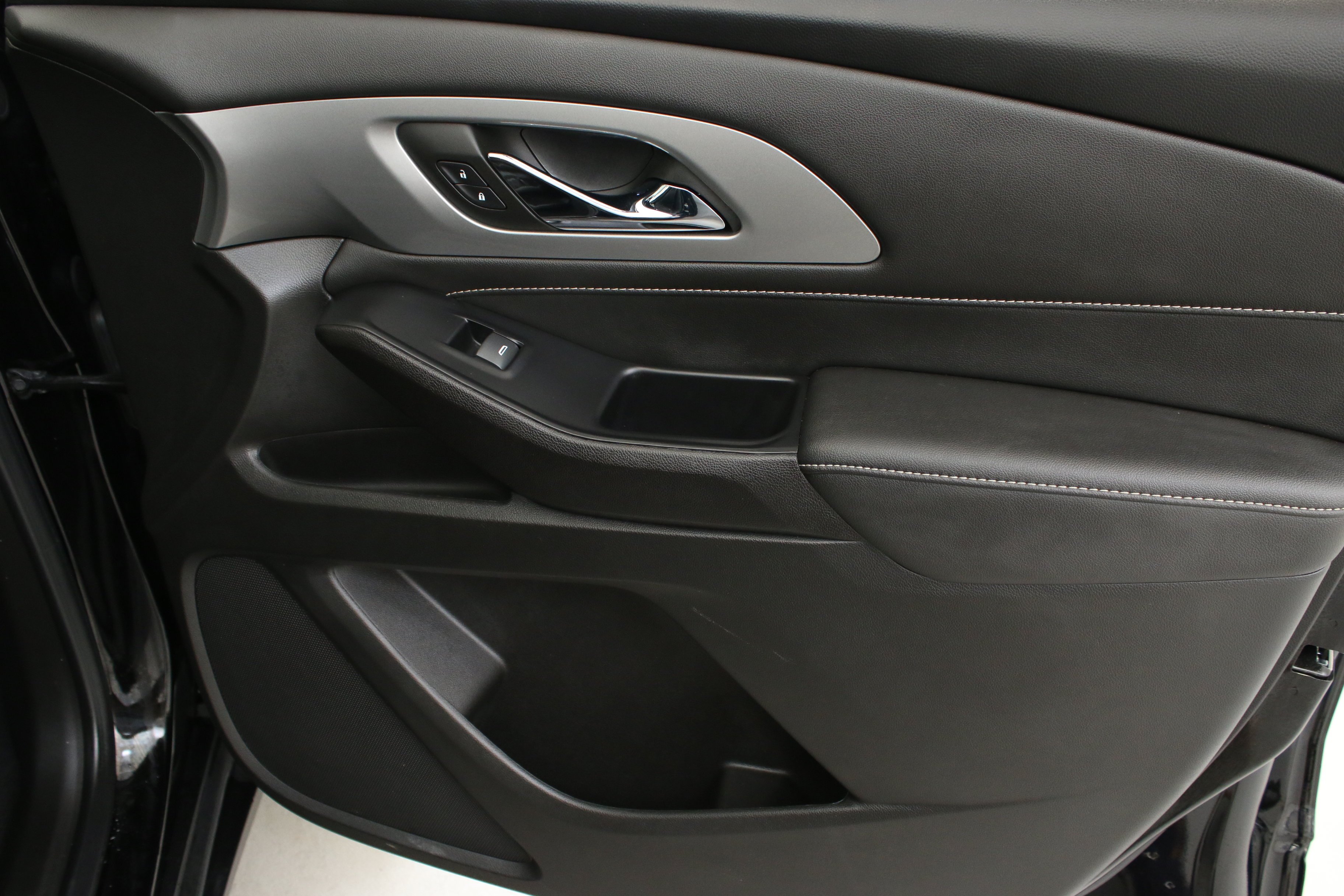 Used 2023 Mosaic Black Metallic Chevrolet LT Leather image 31
