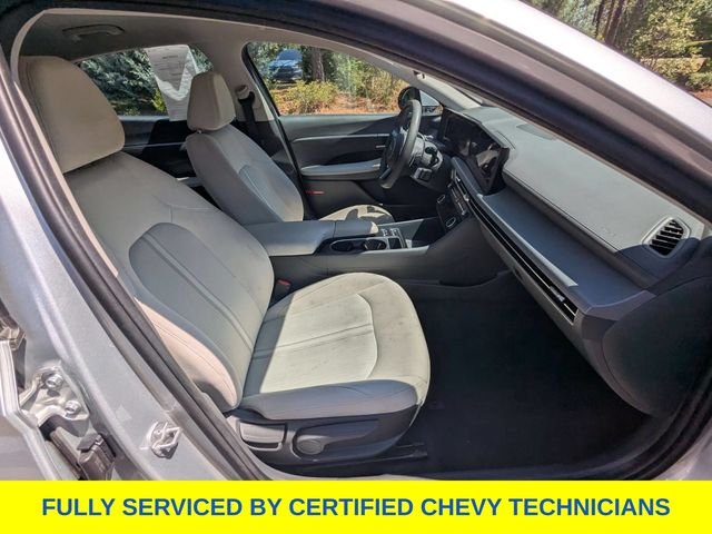 Used 2025 Silver Hyundai SEL image 19