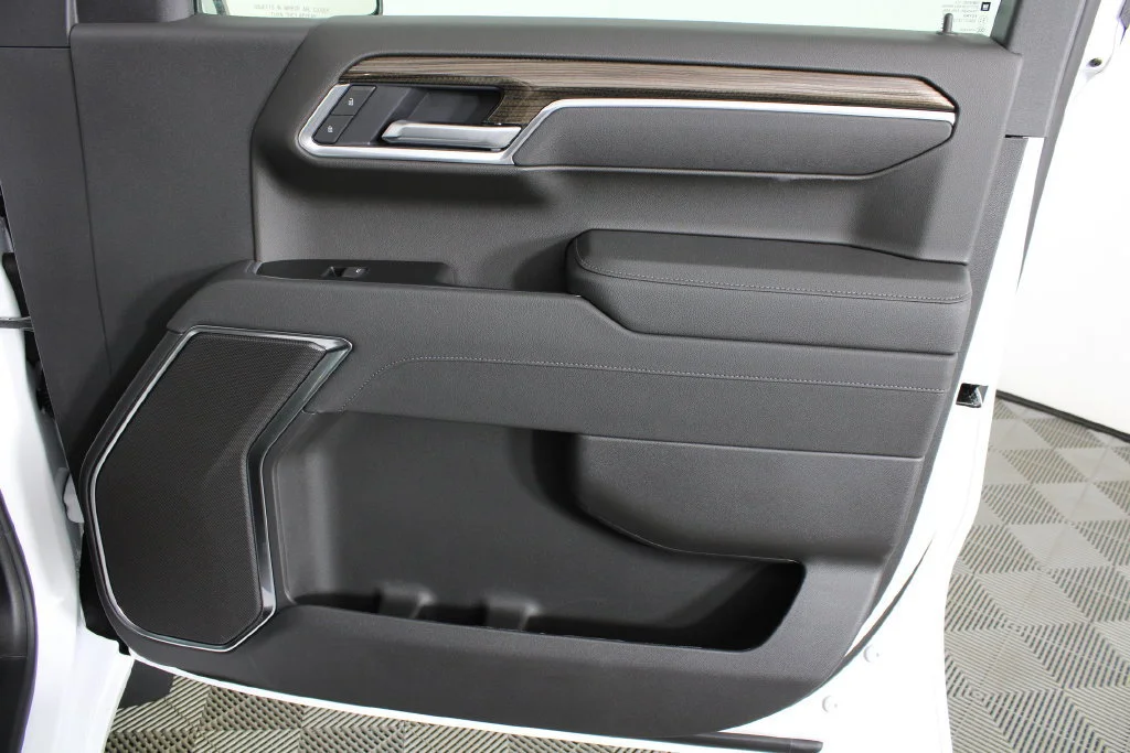 New 2026 Summit White Chevrolet LT (2FL) image 8