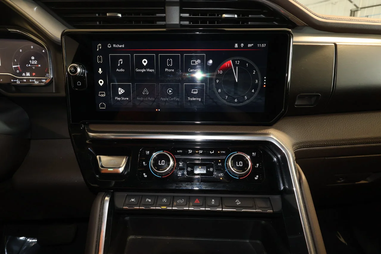 Used 2025 White Frost Tricoat GMC Denali image 18