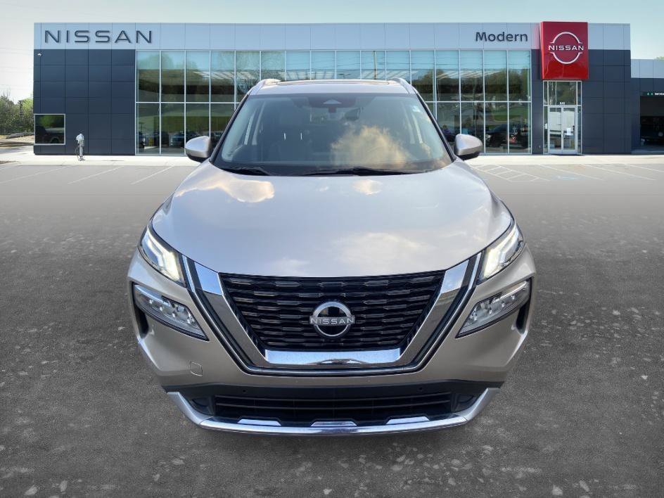 Used 2023 Champagne Silver Metallic Nissan Platinum image 2
