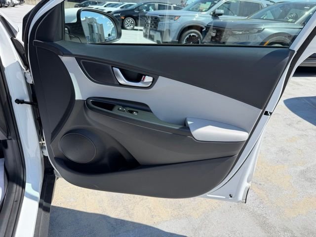 Used 2023 White Hyundai SEL image 18