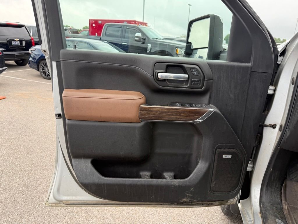 Used 2022 Silver Ice Metallic Chevrolet High Country image 9