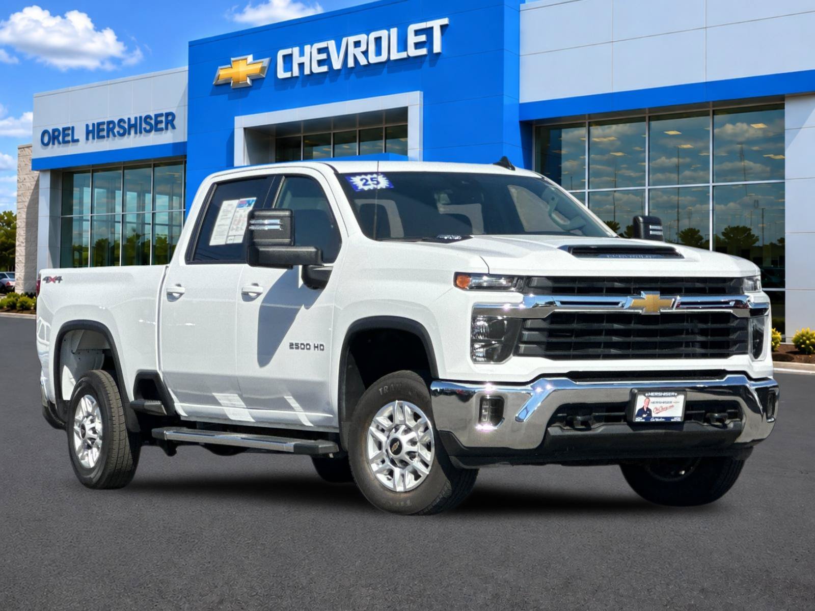 Used 2025 Summit White Chevrolet LT image 1