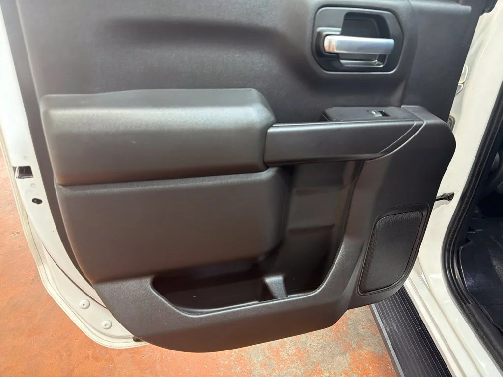 Used 2021 Summit White GMC Base image 30