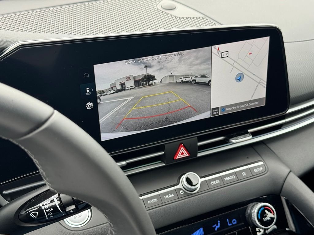 Used 2025 White Hyundai SEL Convenience image 27