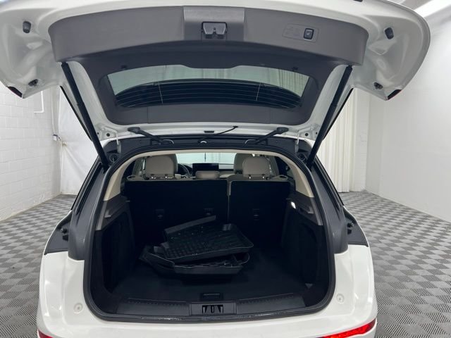 Used 2023 White Lincoln Standard image 8