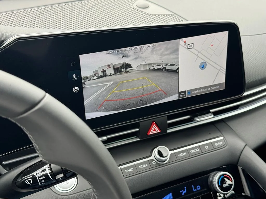 Used 2025 White Hyundai SEL Convenience image 27