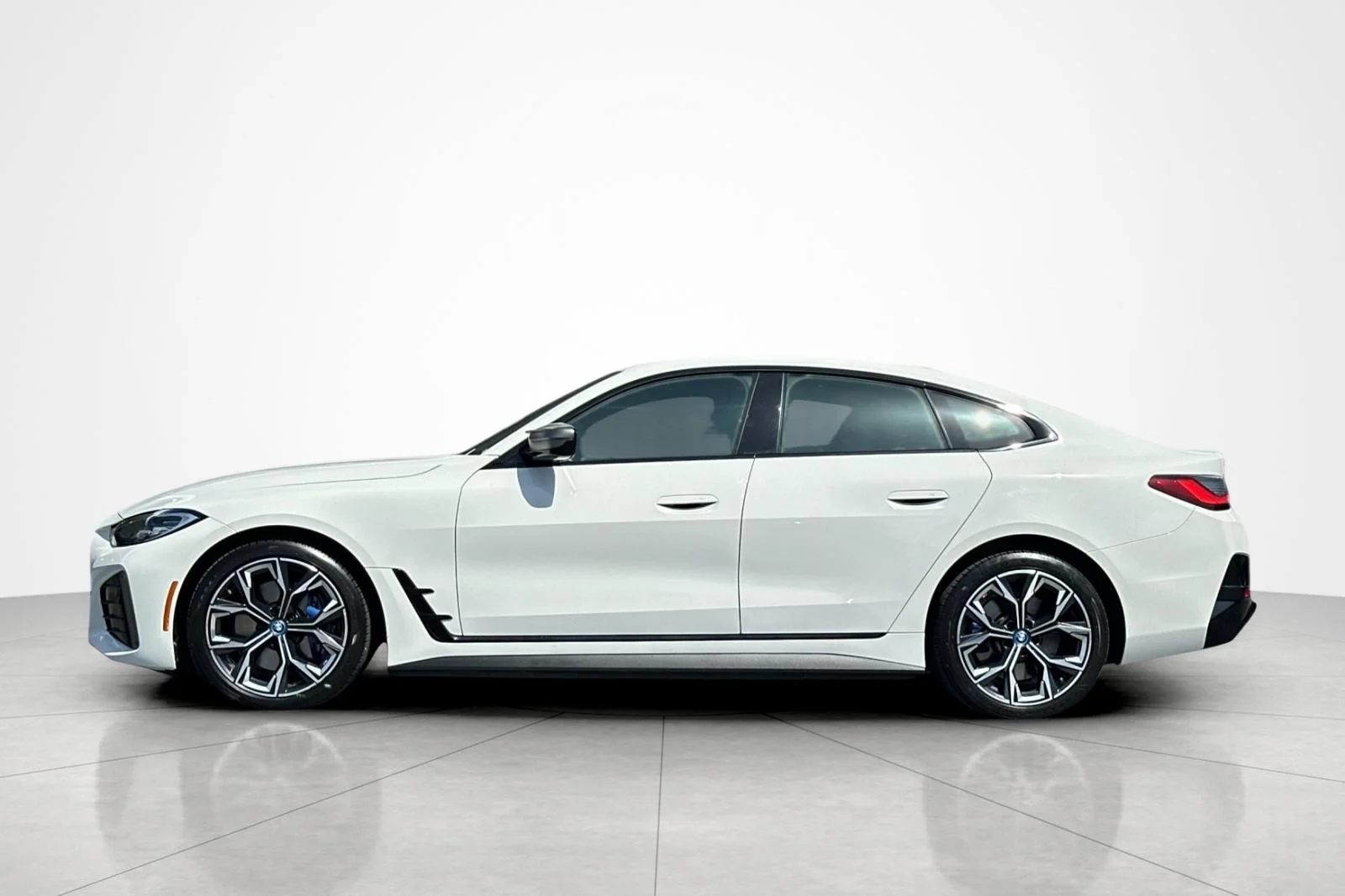 Used 2022 Alpine White BMW M50 image 2