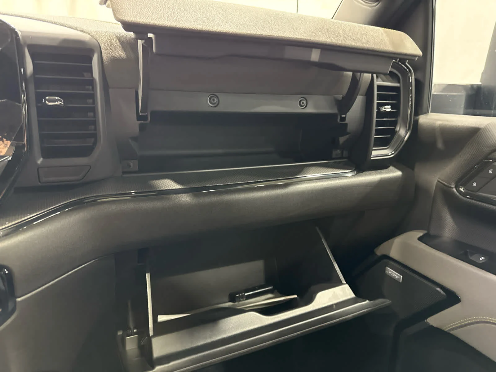 Used 2025 Black Chevrolet ZR2 image 21