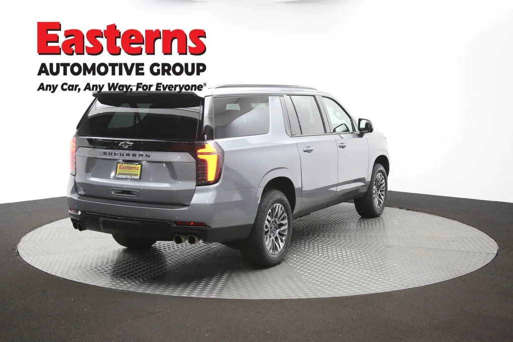 Used 2025 Gray Chevrolet Z71 image 44