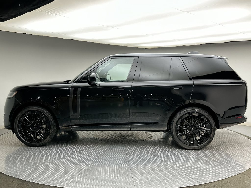 New 2027 Santorini Black Metallic Land Rover SE image 2