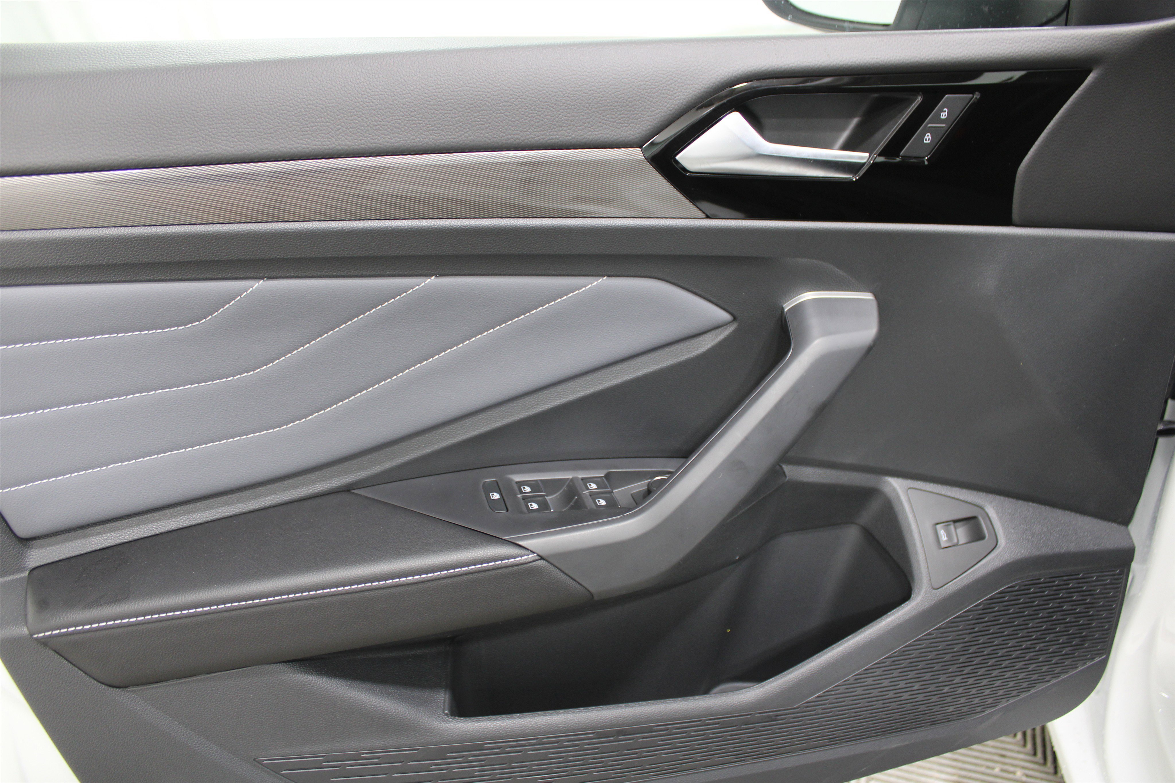 New 2026 Opal White Pearl Volkswagen SEL image 6