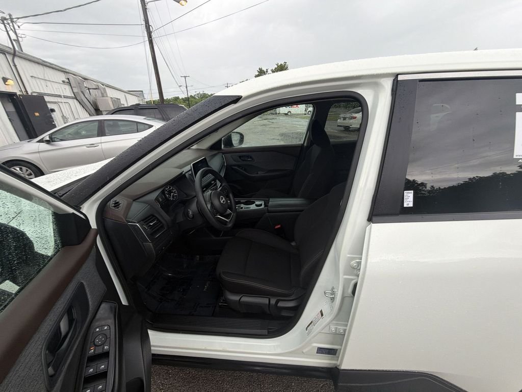 Used 2023 White Nissan S image 11