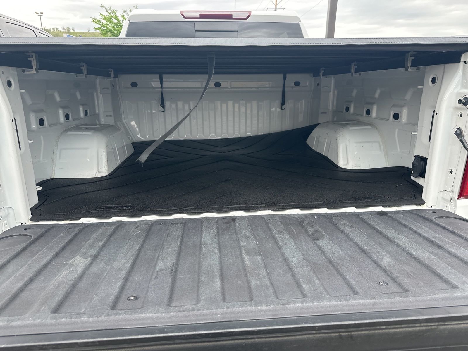 Used 2023 White Chevrolet LT image 27