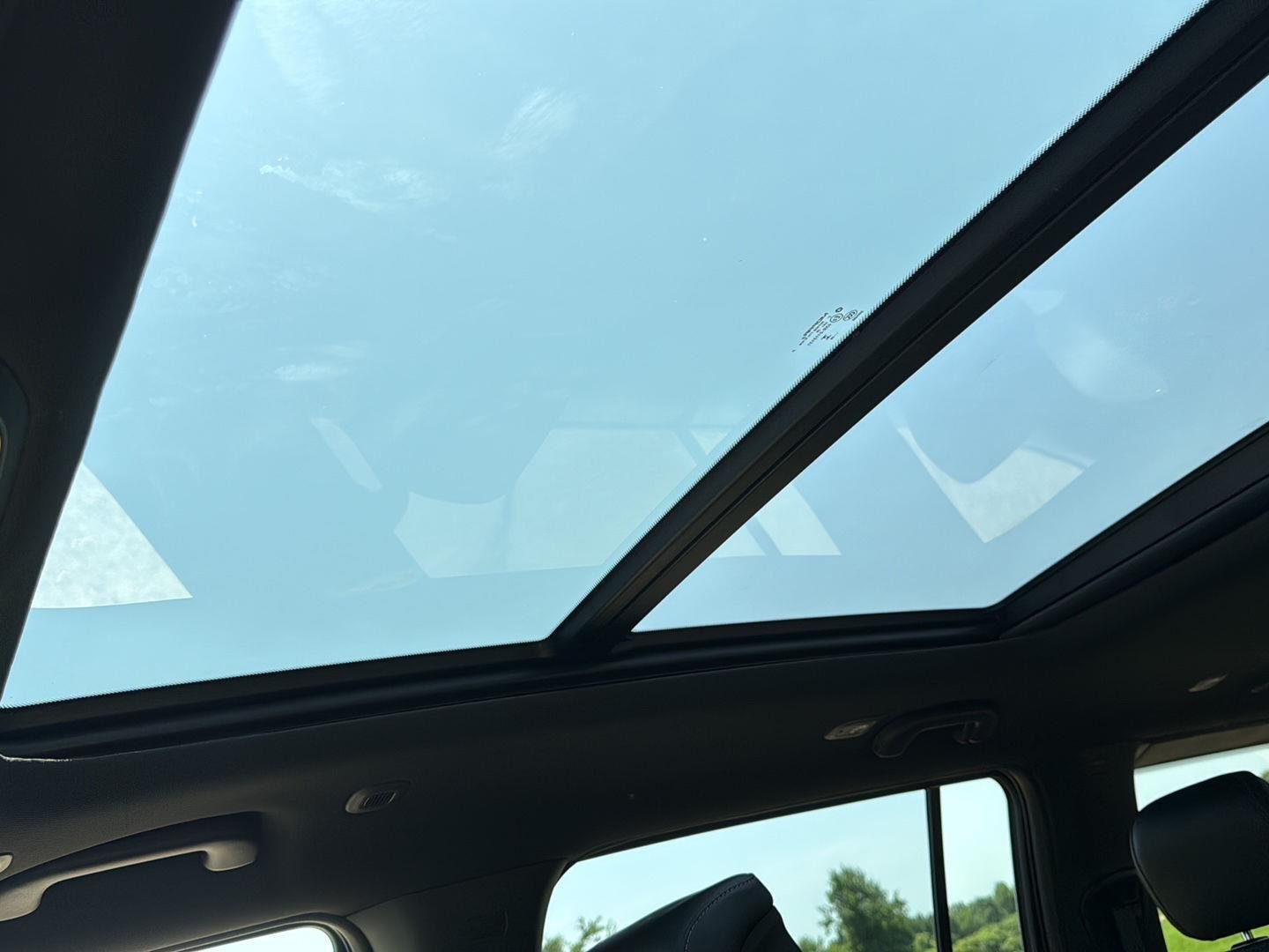New 2026 Silver-Zynith Exterior Paint Jeep Limited Altitude image 27