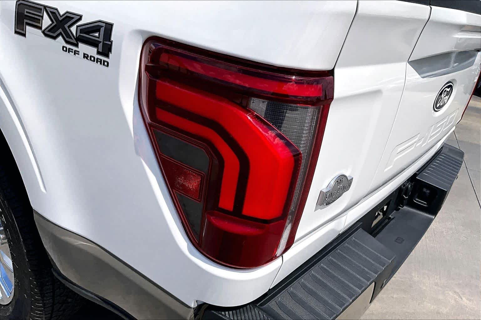 Used 2025 Star White Metallic Tri-Coat/Marsh Gray Ford King Ranch image 28