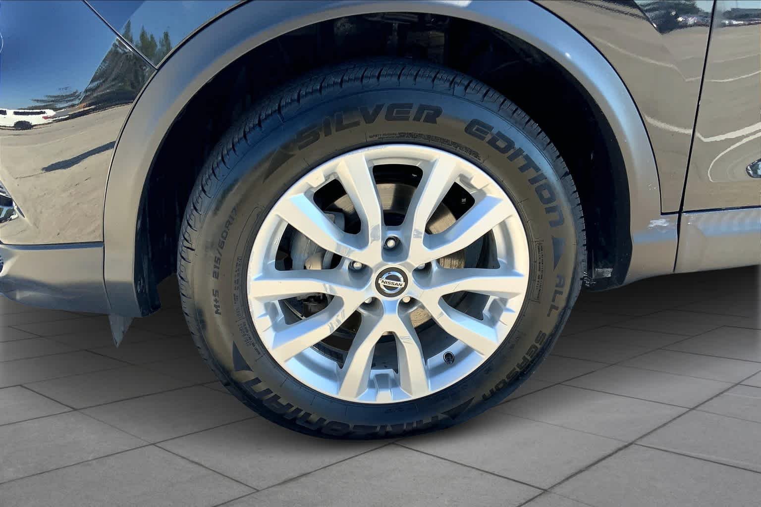 Used 2020 Magnetic Black Pearl Nissan SV image 11