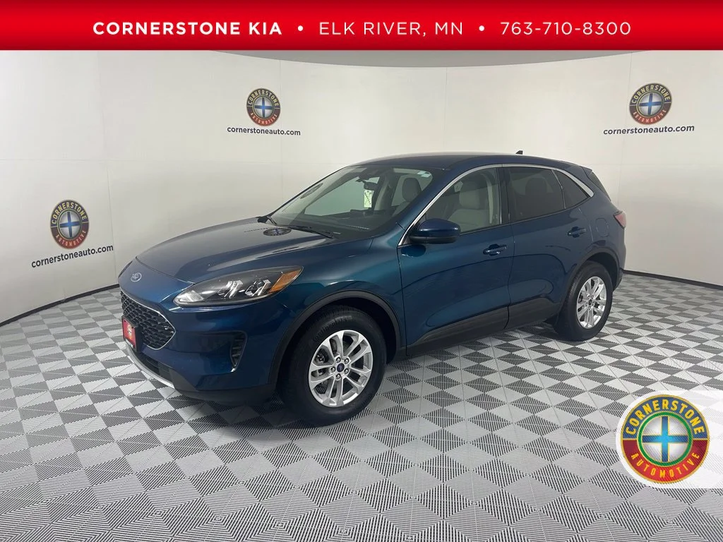 Used 2020 Green Ford SE image 1