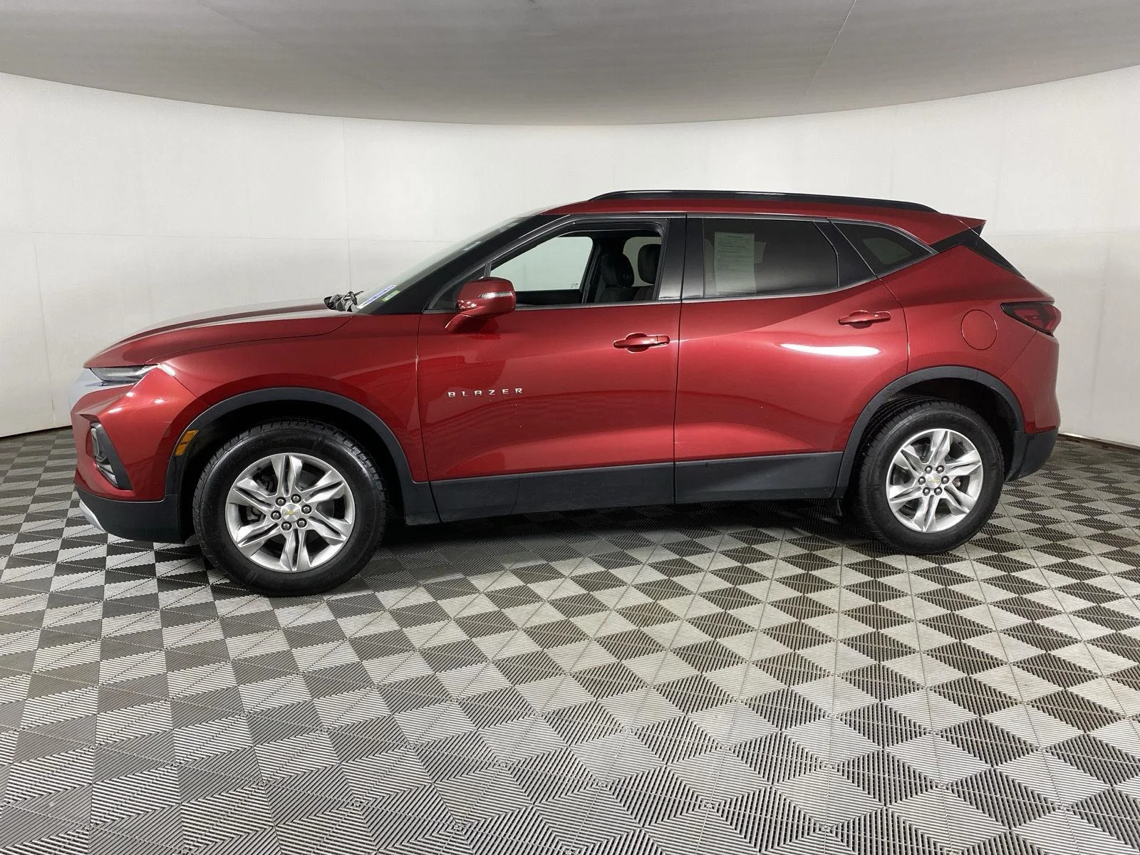 Used 2020 CAJUN RED TINTCOAT Chevrolet LT image 4