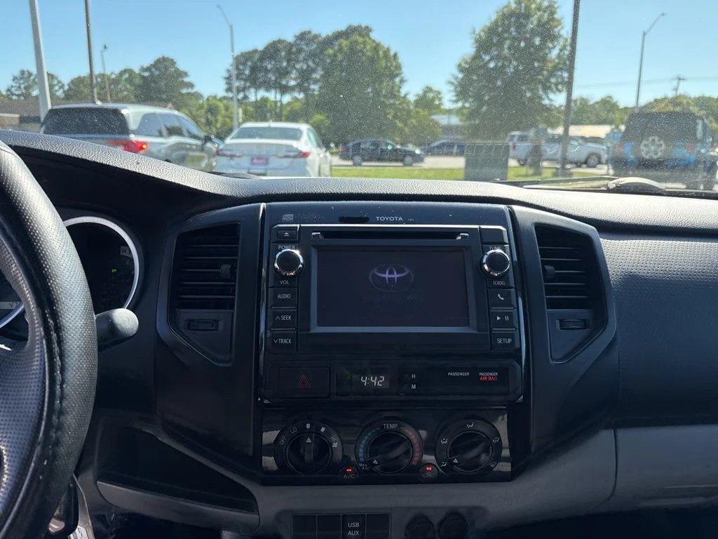 Used 2013 White Toyota Base image 18