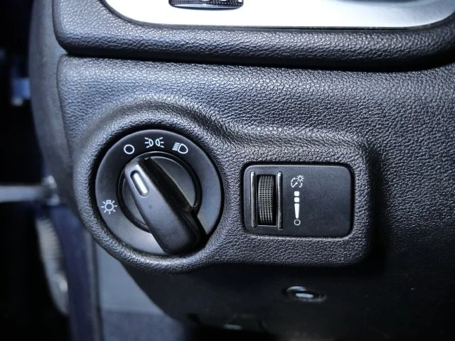Used 2013 Gray Dodge SXT image 22
