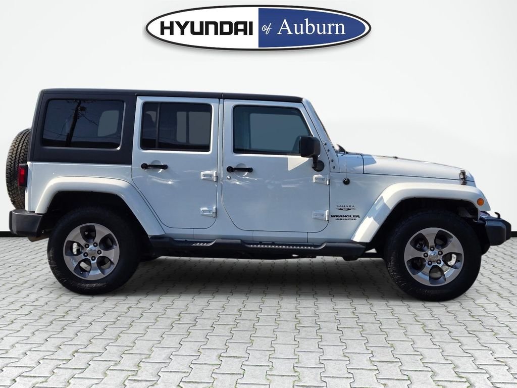 Used 2016 White Jeep Unlimited Sahara image 5