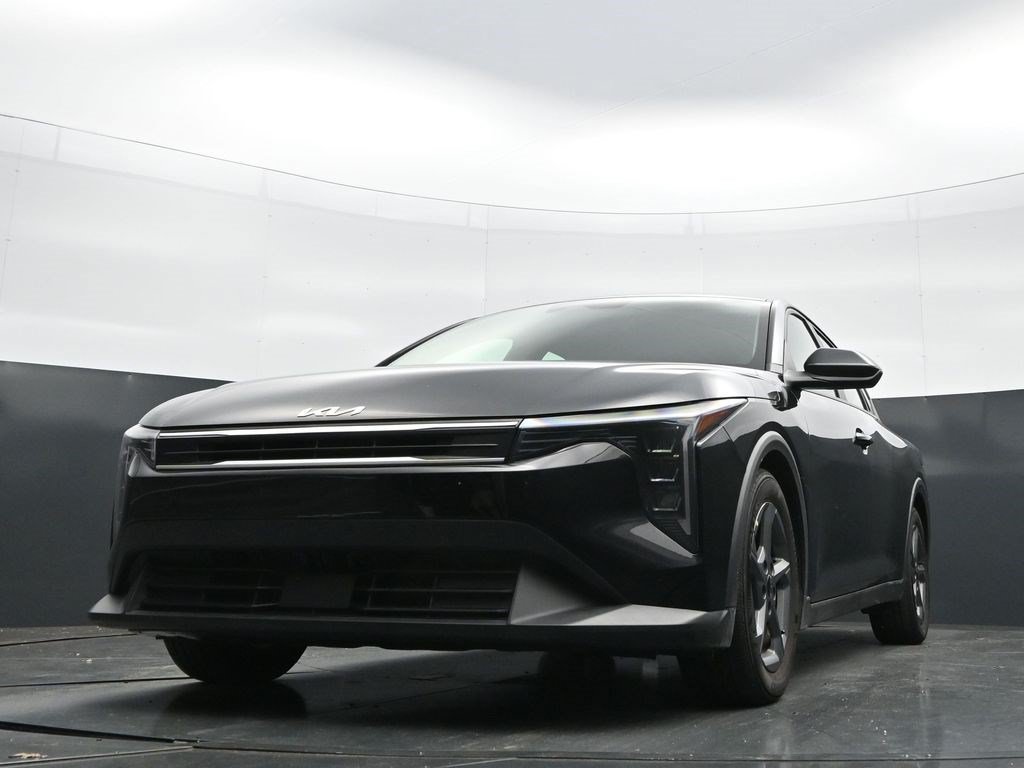 Used 2025 Aurora Black Pearl Kia LXS image 34