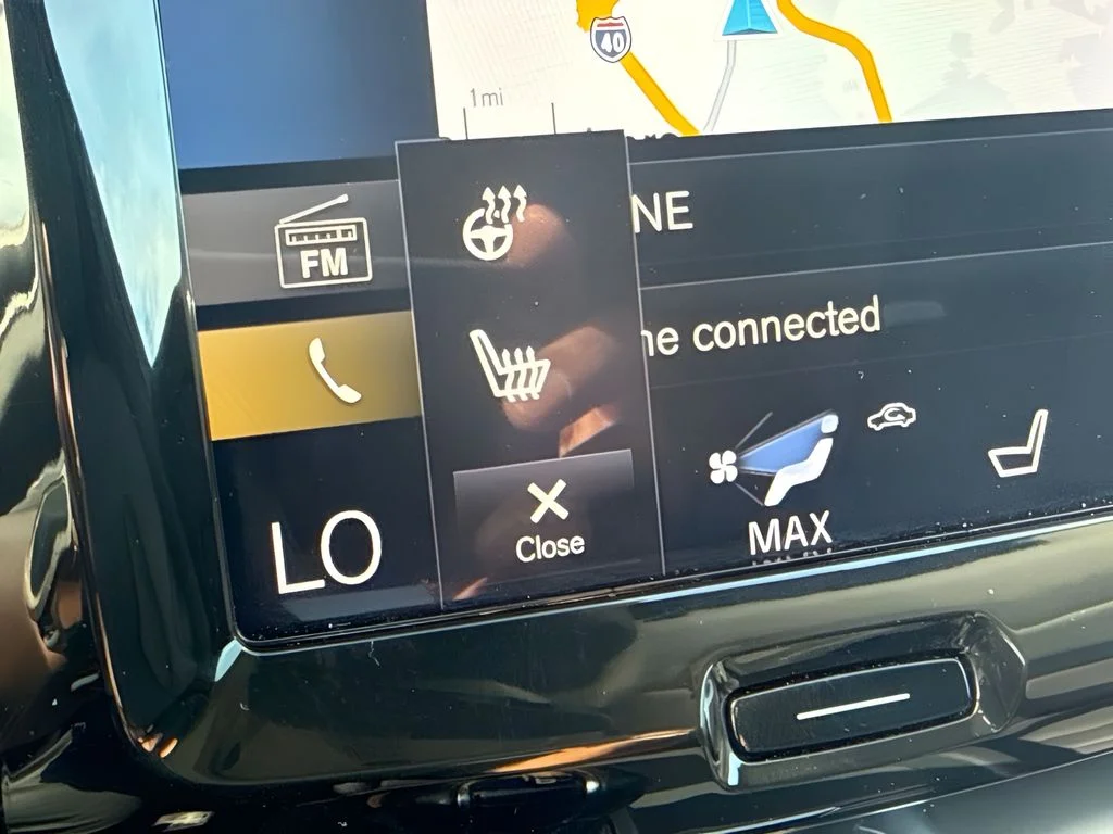 Used 2020 Black Volvo T5 Momentum image 23