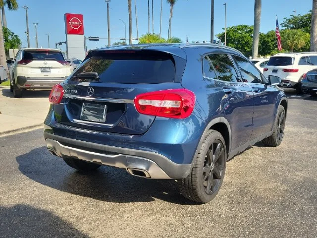 Used 2020 Blue Mercedes-Benz GLA 250 image 4