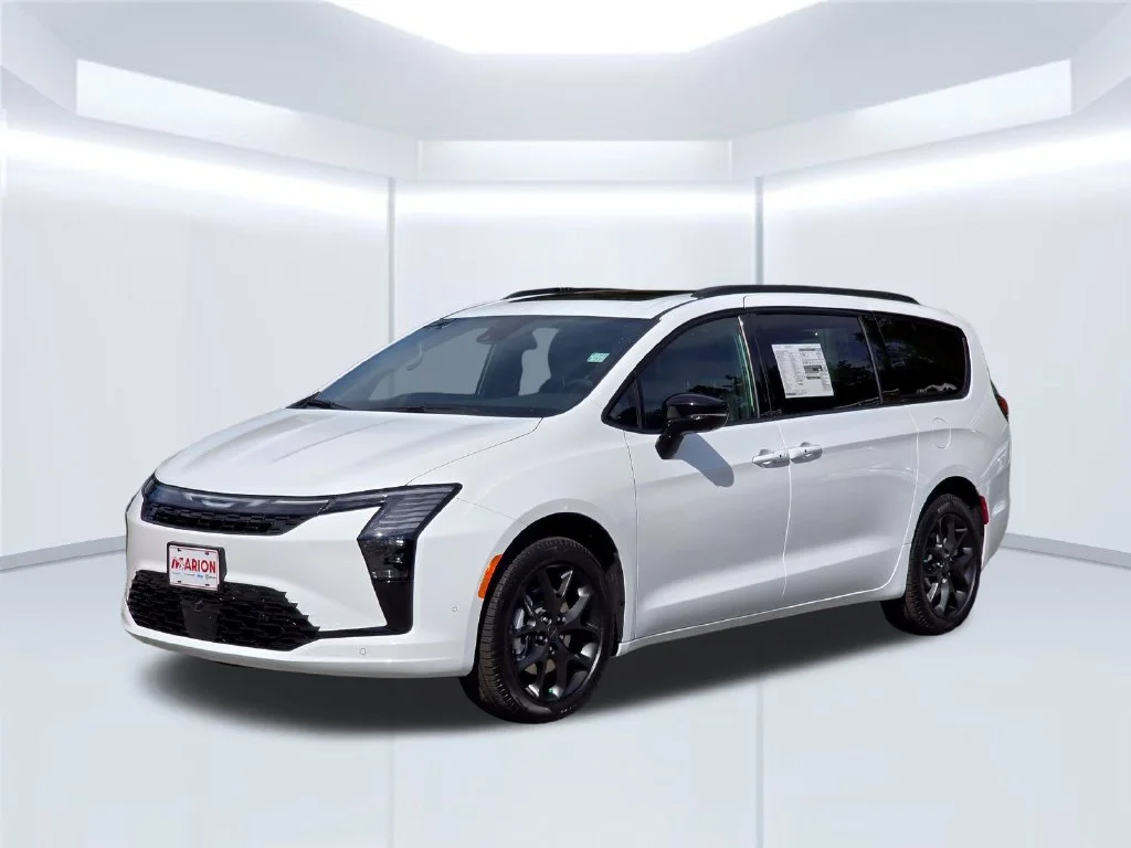 New 2027 White/off-white Chrysler Limited image 2