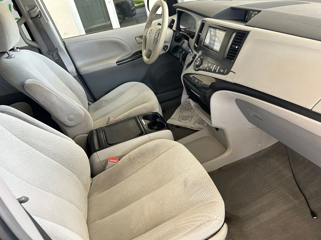 Used 2014 Gray Toyota LE image 22