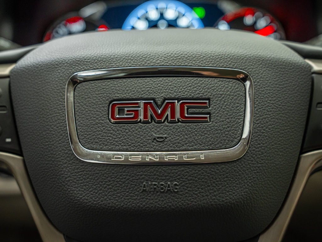 Used 2023 Sterling Metallic GMC Denali image 21