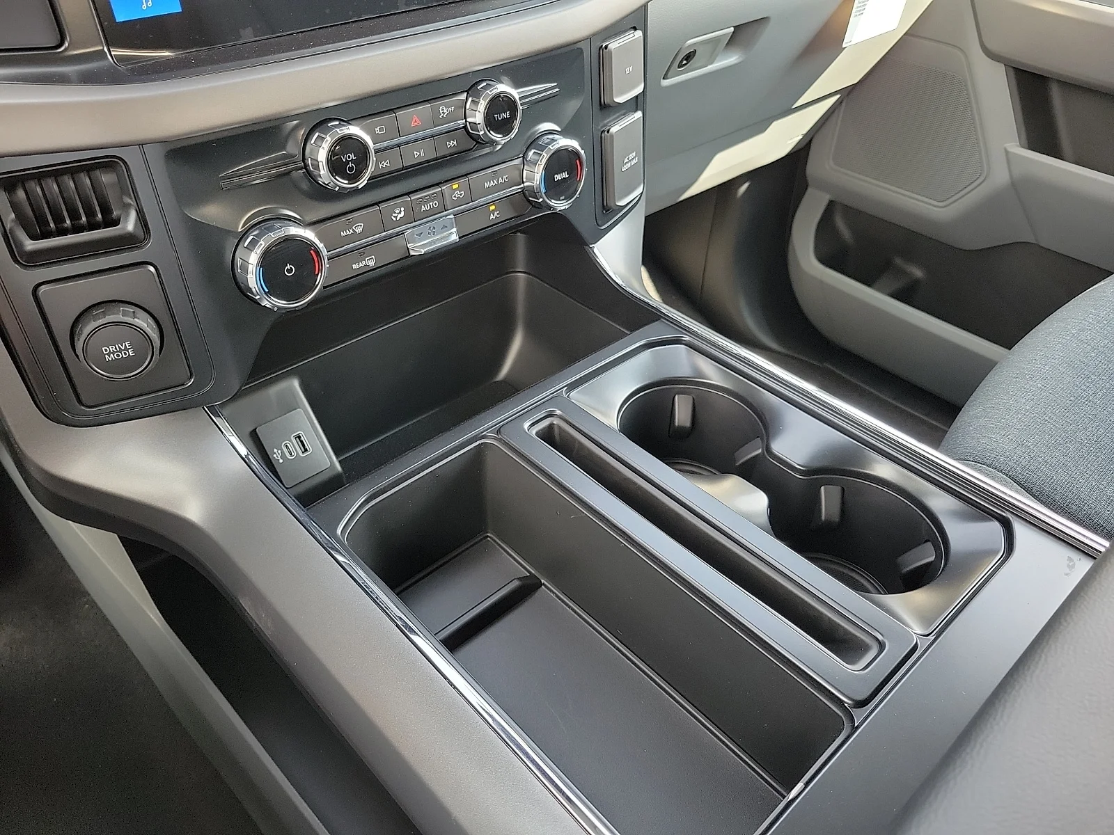 New 2026 Oxford White Ford XLT image 18