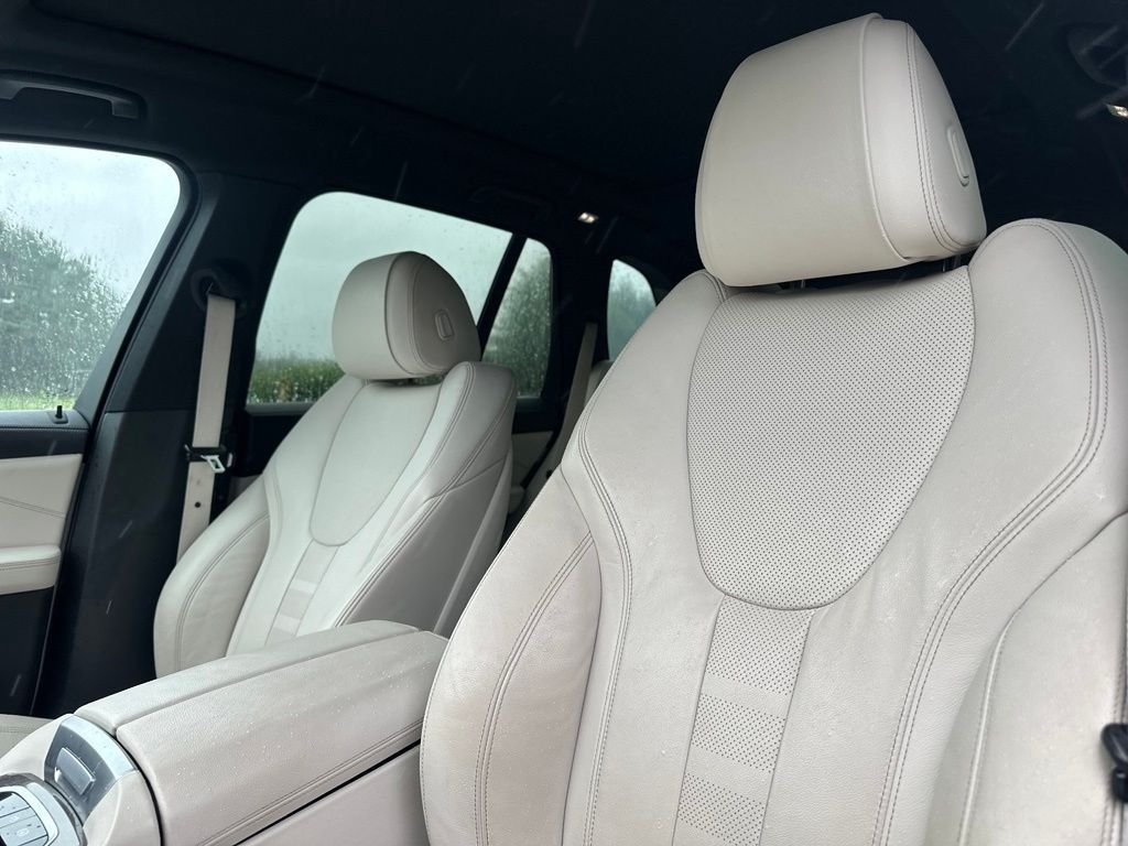 Used 2019 Mineral White Metallic BMW xDrive40i image 16