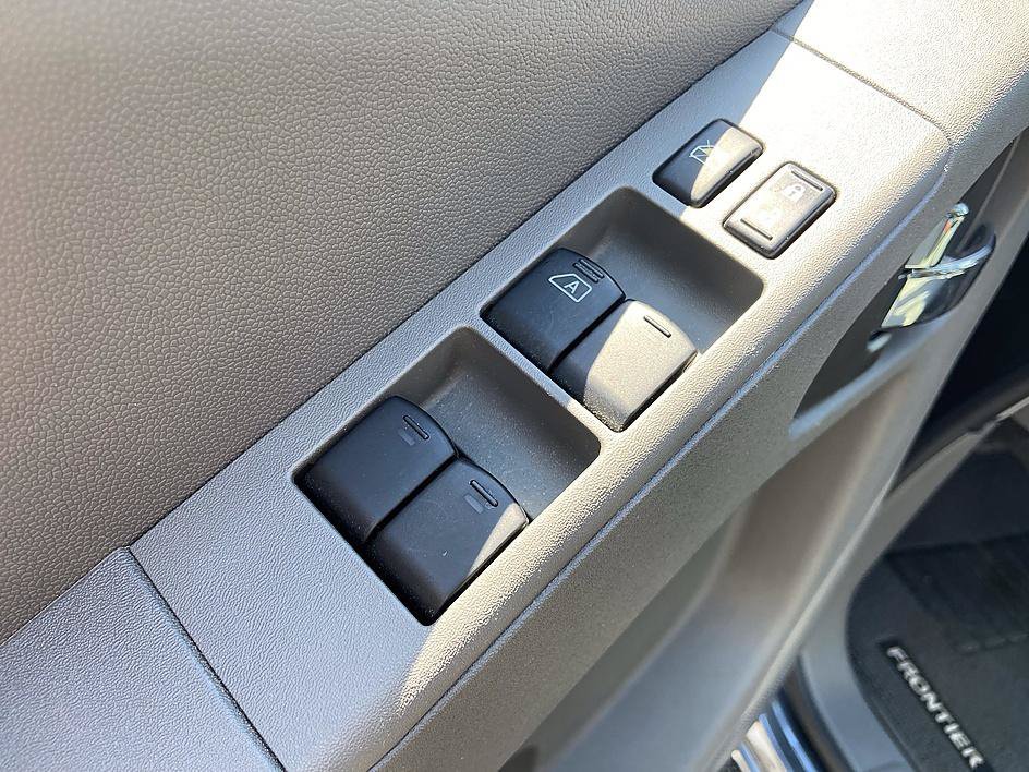 Used 2018 Gun Metallic Nissan SV V6 image 10