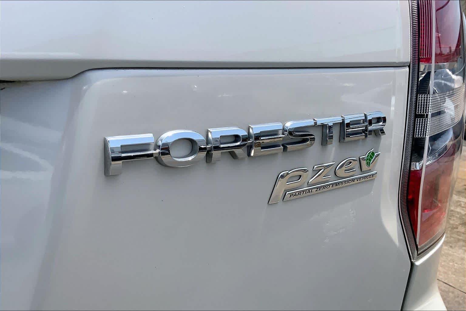 Used 2015 Satin White Pearl Subaru 2.5i Premium image 10