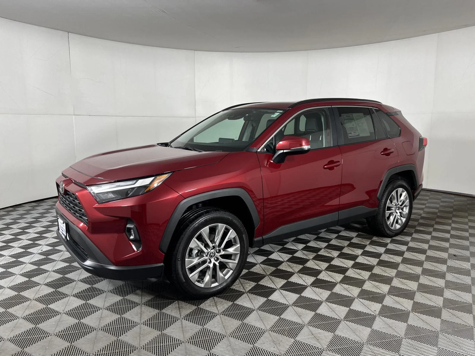 Used 2024 Ruby Flare Pearl Toyota XLE Premium image 4