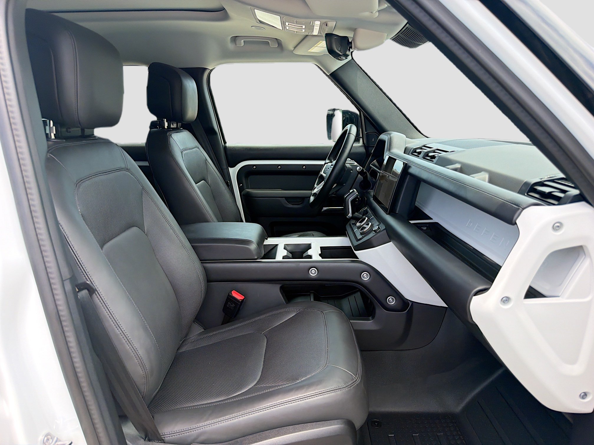 Certified Used 2025 Fuji White Land Rover S image 15