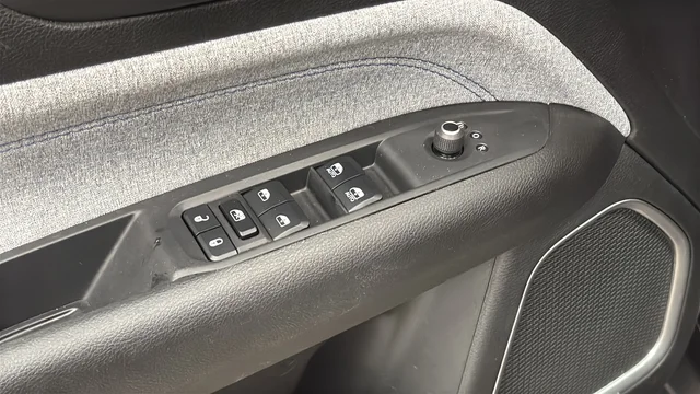 Used 2023 Crystal Metallic Jeep Latitude image 21