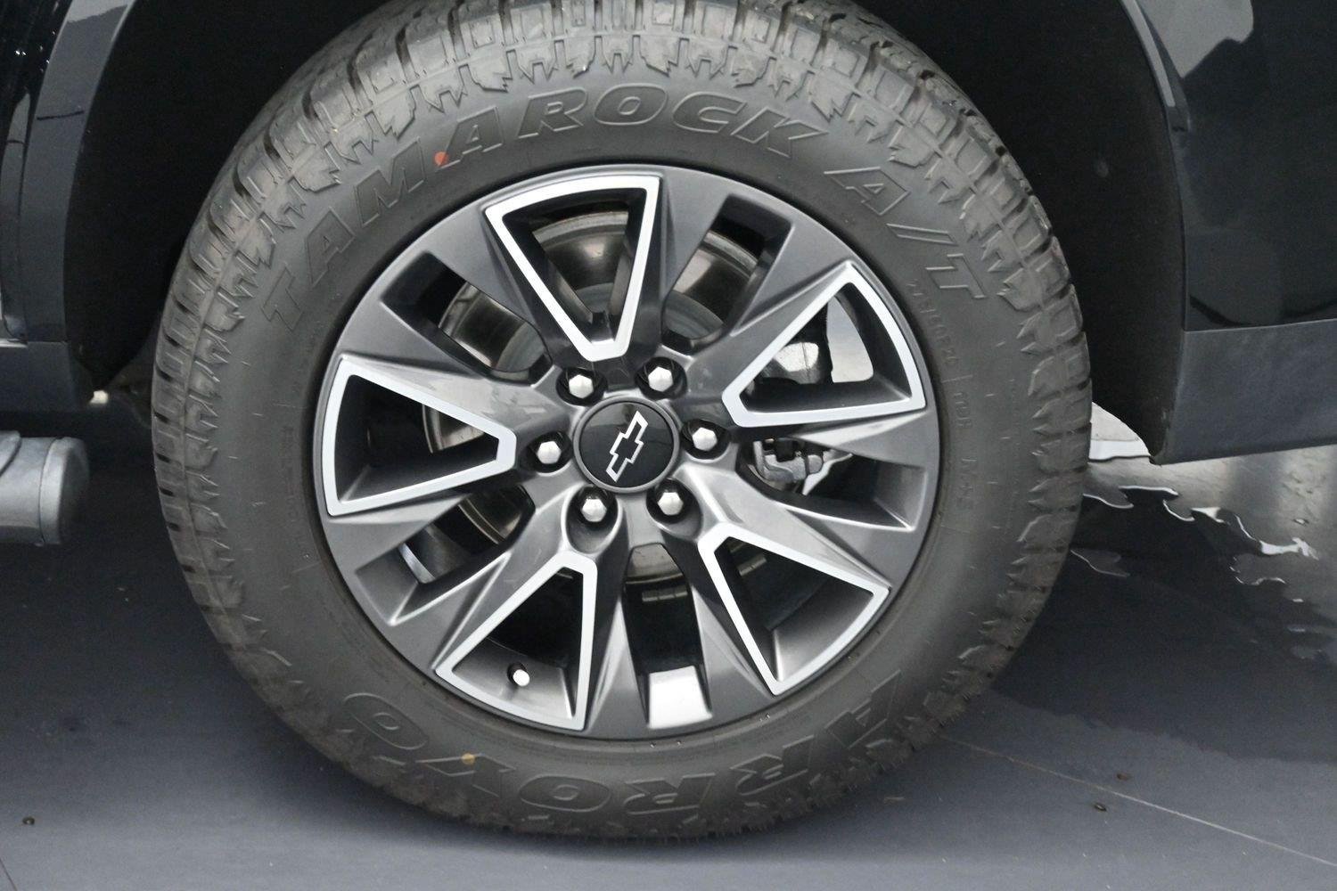 Used 2024 Black Chevrolet Z71 image 41