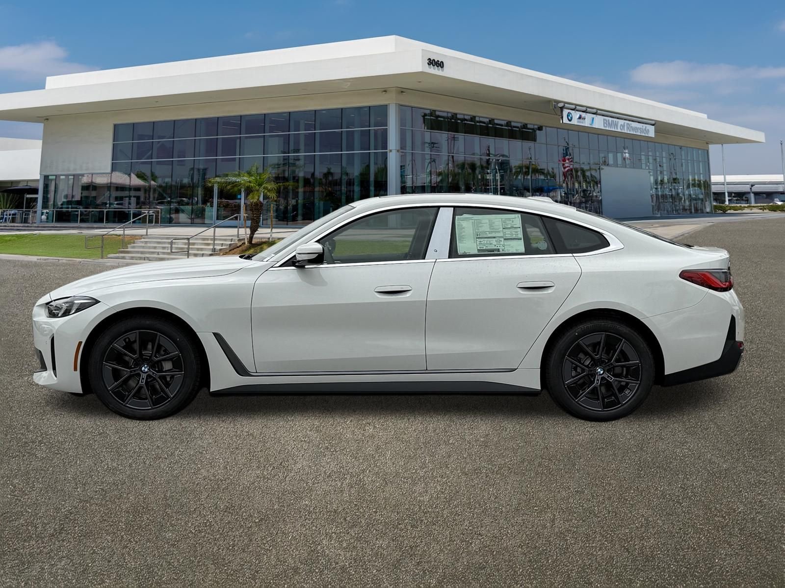 New 2026 Alpine White BMW xDrive40 image 6