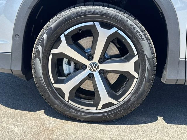 New 2026 Pyrite Silver Metallic Volkswagen 2.0T SE image 9