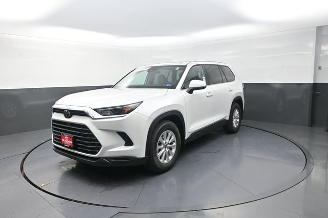 Used 2026 Beige Toyota XLE image 35