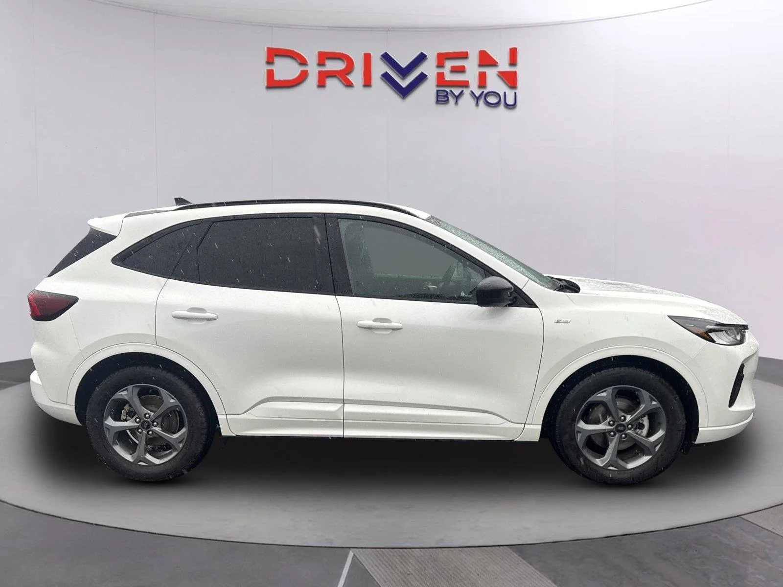 Used 2023 Star White Metallic Tri-Coat Ford ST-Line image 2