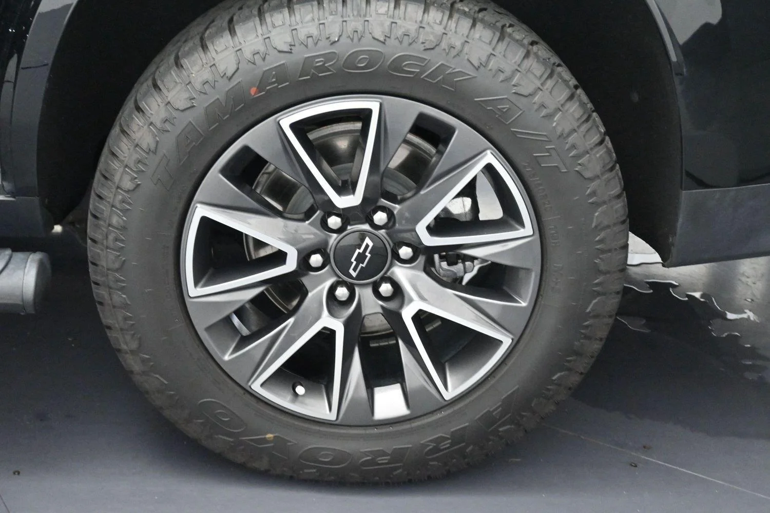 Used 2024 Black Chevrolet Z71 image 41