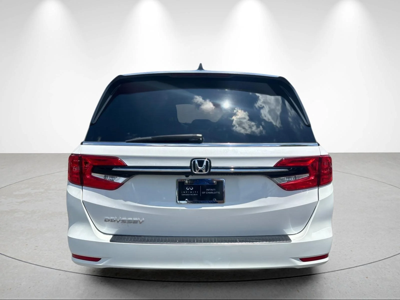 Used 2024 Platinum White Pearl Honda EX-L image 4