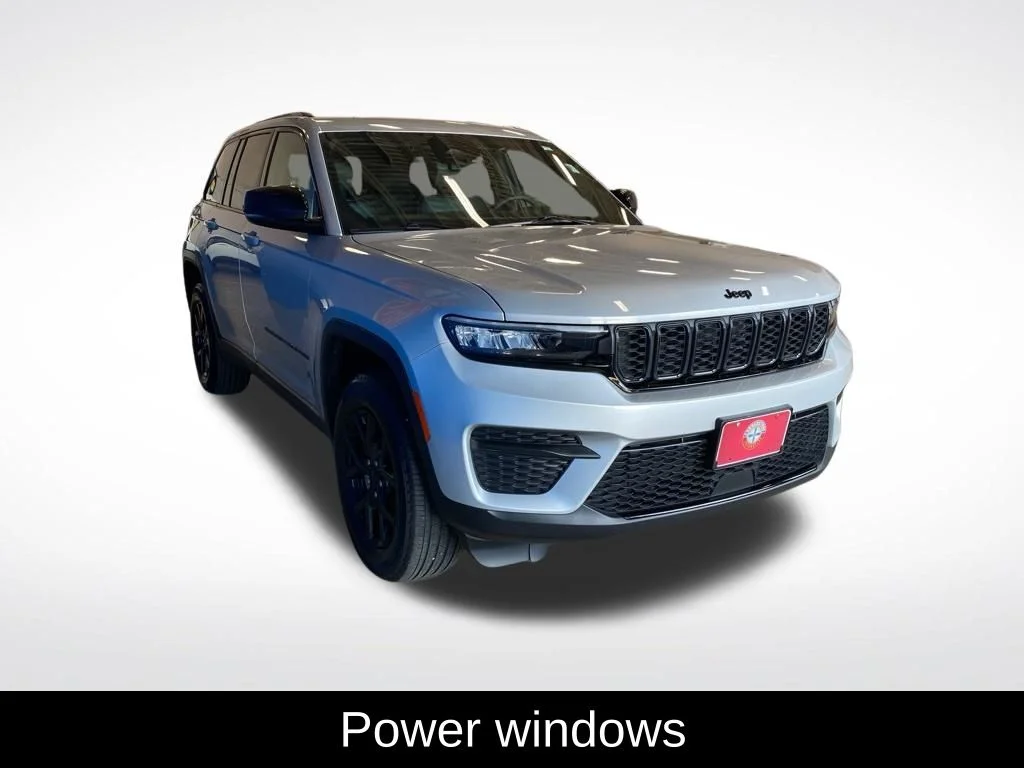 Used 2025 Silver Jeep Altitude image 15
