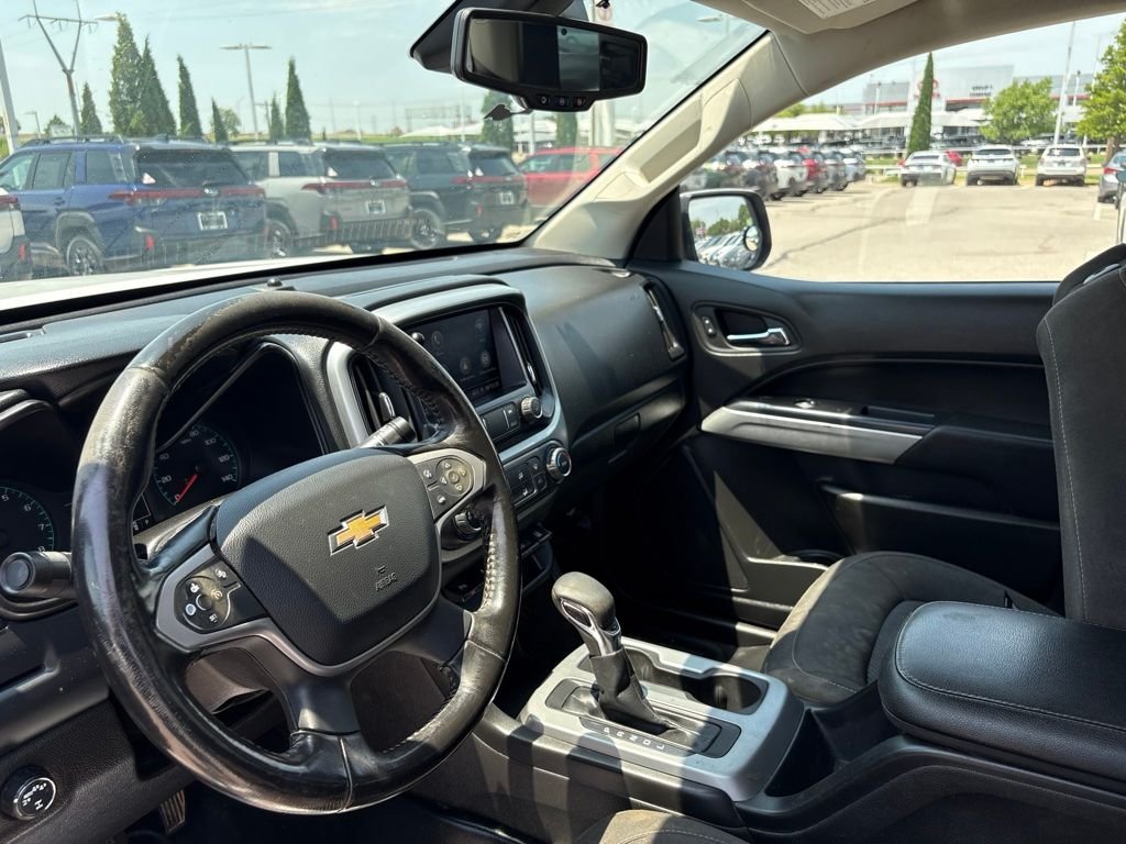 Used 2022 White Chevrolet LT image 4