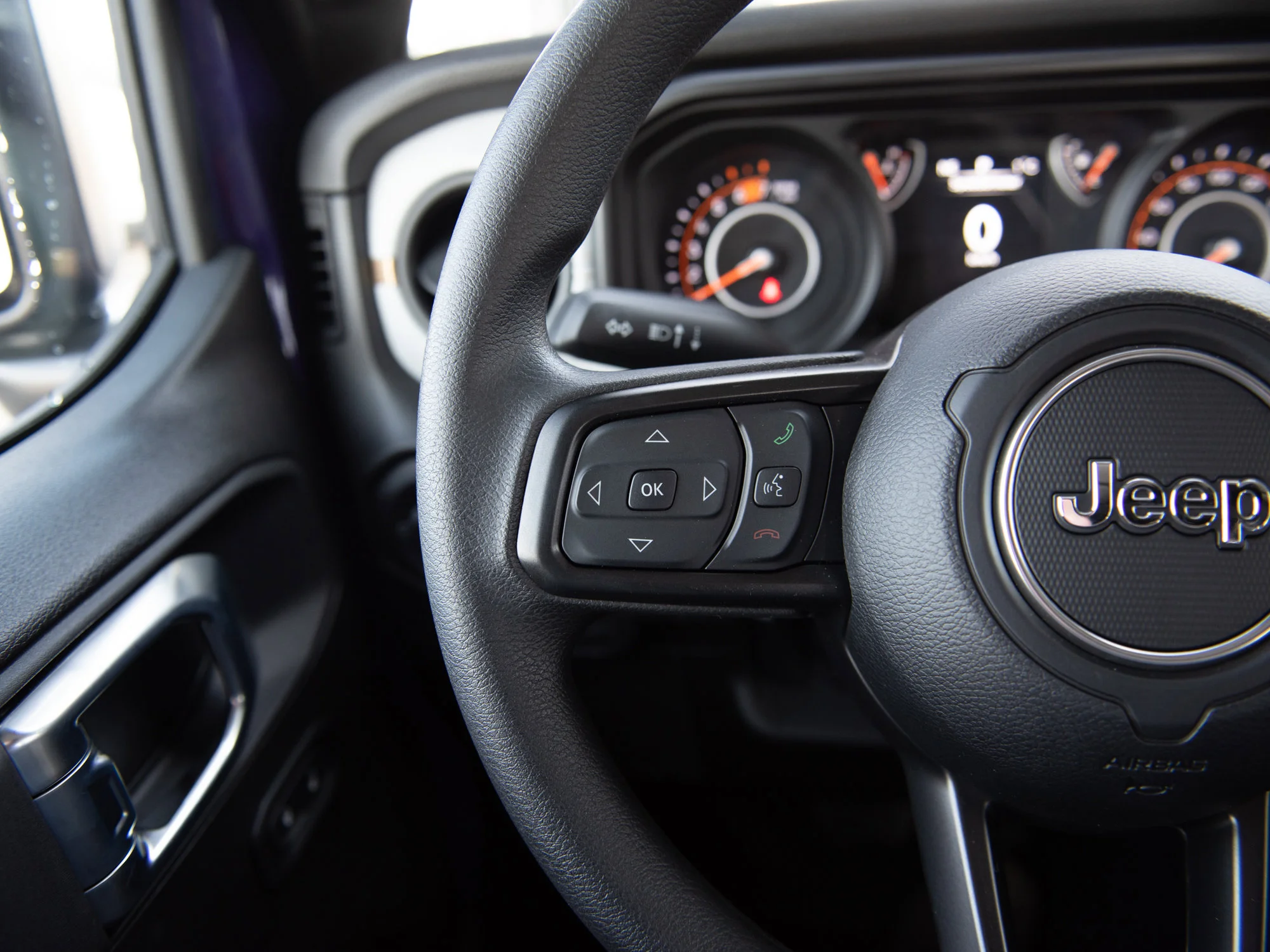 New 2026 reign Jeep Sport* image 10